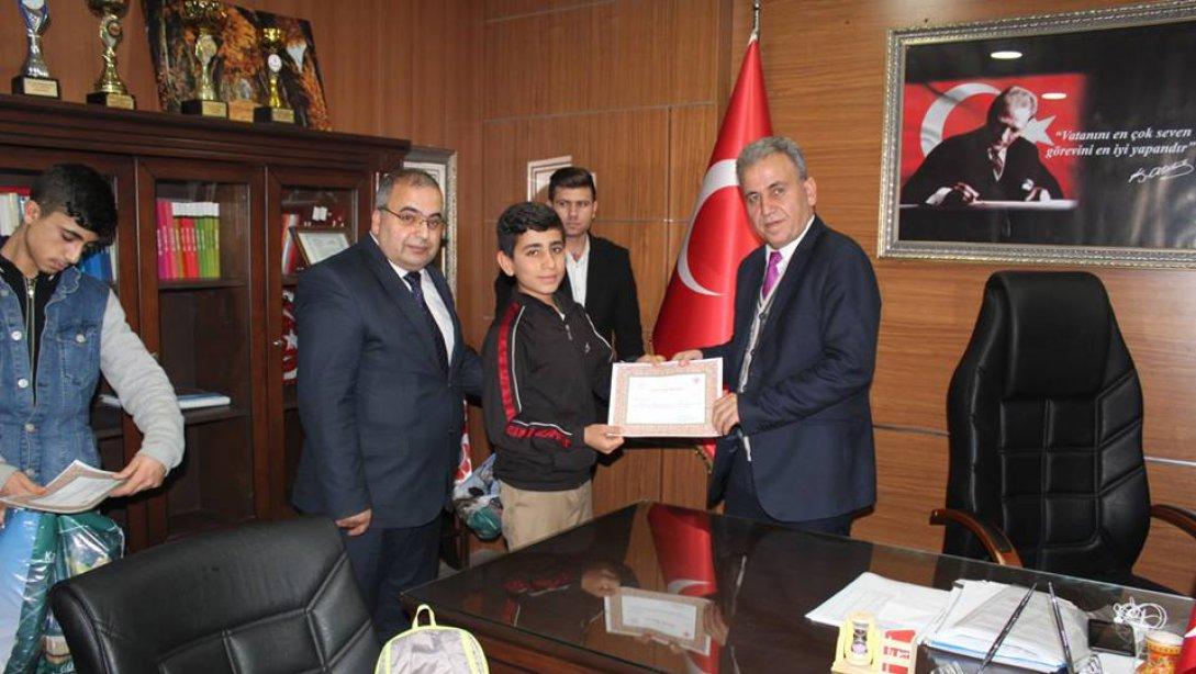 Şanlıurfa´da düzenlenen "Okullar arası Genç Erkekler Dart İl seçmeleri"ne İlçemizi temsilen Suruç Anadolu İmam Hatip Lisesi katıldı