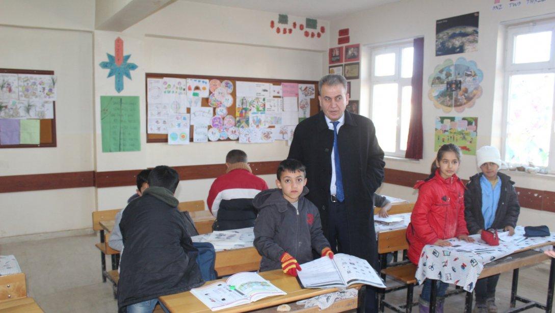 İlçe Milli Eğitim Müdürümüz Sayın Mehmet Han ÖZDEMİR sınıra yakın köylerimizde eğitim veren okullarımızı ziyaret etti