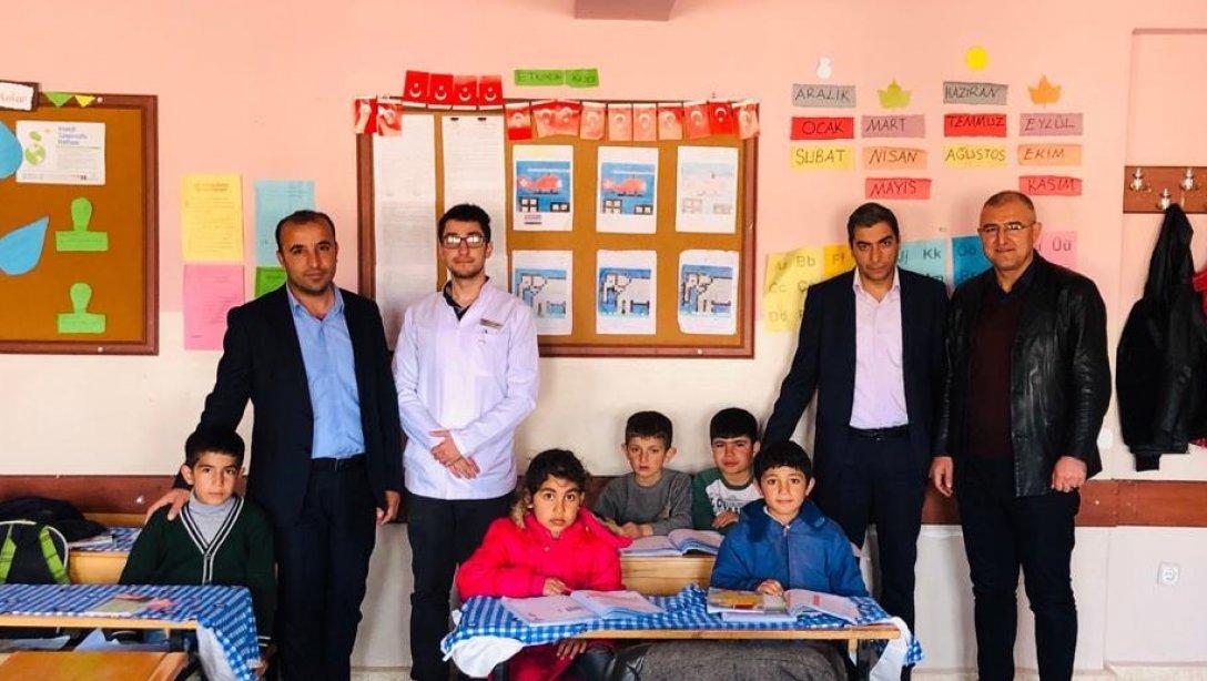 Şube Müdürlerimiz Aydın BEYTEKİN ve Ali ÇANKI köy okullarımızı ziyaret ederek;    öğretmen ve öğrencilerimizle bir araya geldiler. 