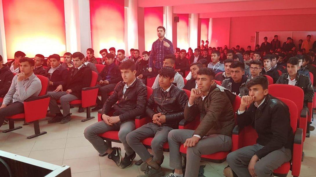 İlçemiz Toplum Sağlığı Merkezi tarafindan Fatih Sultan Mehmet Anadolu Lisesi öğrencilerine diyabet eğitimi verildi. Programı düzenleyen Toplum Sağlığı Merkezi yetkililerine ve okulum idaresine teşekkür ediyoruz.