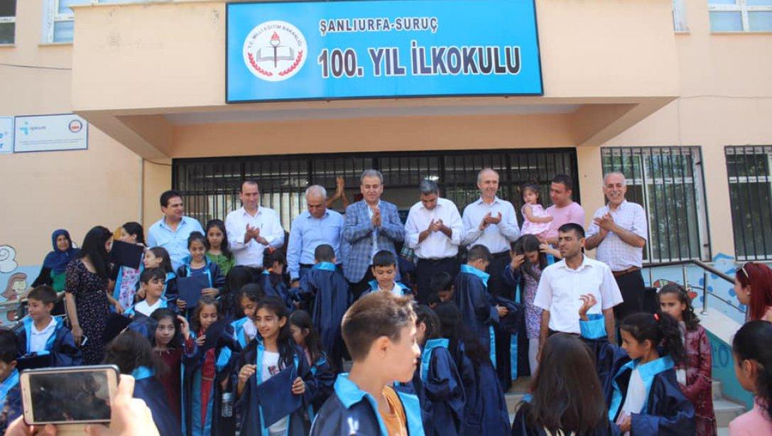İlçemiz 100.Yıl ilkokulunda yapılan sergiye İlçe Milli Eğitim Müdürümüz Mehmet Han ÖZDEMIR ve Şube Müdürlerimiz katıldı.