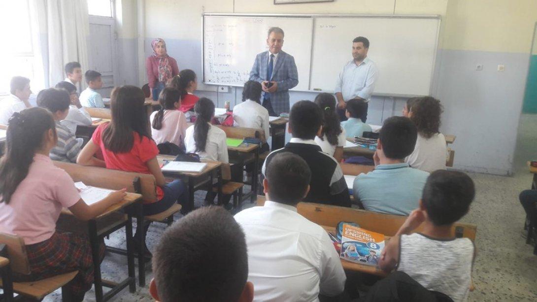 İlçe Milli Eğitim Müdürümüz Sayın Mehmet Han ÖZDEMİR yeni eğitim öğretim yılının başlamasıyla birlikte okul ziyaretlerine aralıksız devam etti.