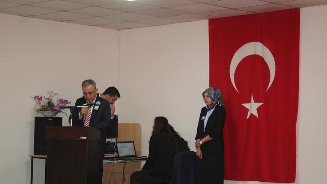 12 Mart İstiklal Marşının Kabulü ve İstiklal Şairi Mehmet Akif Ersoy'u Anma programı, İlçemiz Öğretmenevi toplantı salonunda daire amirlerinin katılımıyla yapıldı.