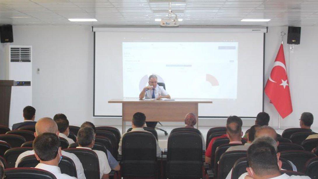 İlçe Milli Eğitim Müdürümüz Mehmet Han ÖZDEMİR, ilçemizdeki okul müdürleriyle 21 eylülde açılacak kademli eğitimin öncesi yapılan hazırlıklar, EBA kullanımı, canlı dersler hakkında toplantı gerçekleştirdi.