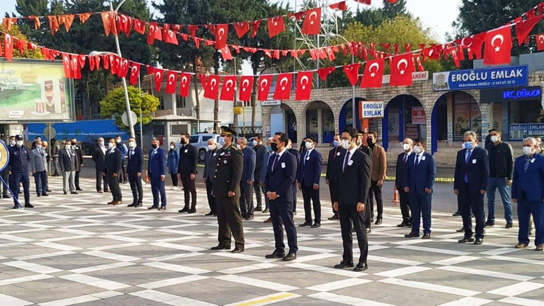 Atamızı saygı,sevgi ve özlemle anıyoruz. Türkiye Cumhuriyeti´nin kurucusu Büyük Önder Mustafa Kemal Atatürk vefatının 82. Yıldönümünde ilçemizde düzenlenen törenle anıldı.