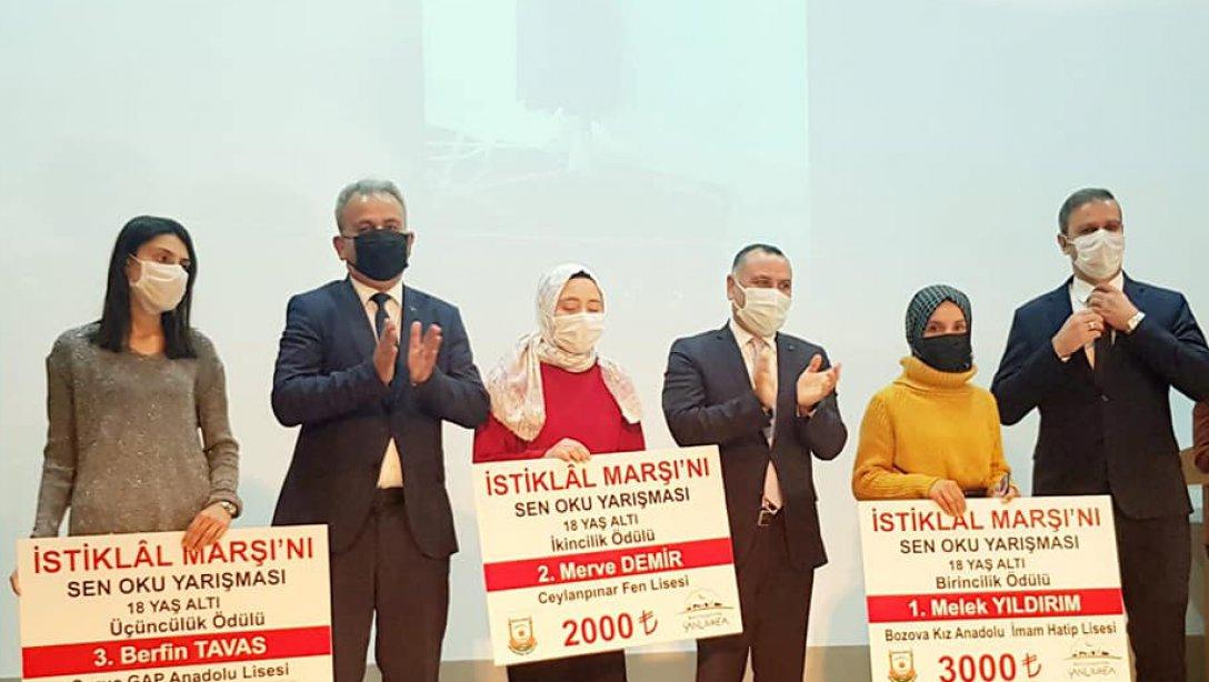 Şanlıurfa Büyükşehir Belediyesinin organize ettiği tüm ilçelerden toplam 2000 öğrencinin katılımıyla gerçekleşen İstiklâl Marşı'nı güzel okuma yarışmasında ilçemiz GAP Anadolu Lisesi öğrencisi Berfin TAVAS 3. olarak 1000 TL'lik ödül almıştır.