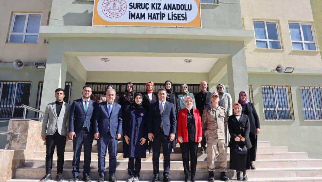 Kaymakamımız ve Belediye Başkan Vekili Sayın İbrahim Güneş, Suruç Kız Anadolu İmam Hatip Lisesi'ni ziyaret etti.