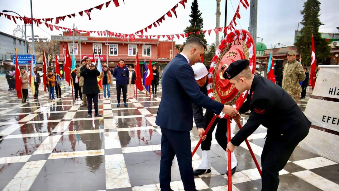 Çanakkale Zaferinin 109. yıldönümünde İlçemiz Atatürk Meydanında Çelenk Sunma töreni yapıldı. 