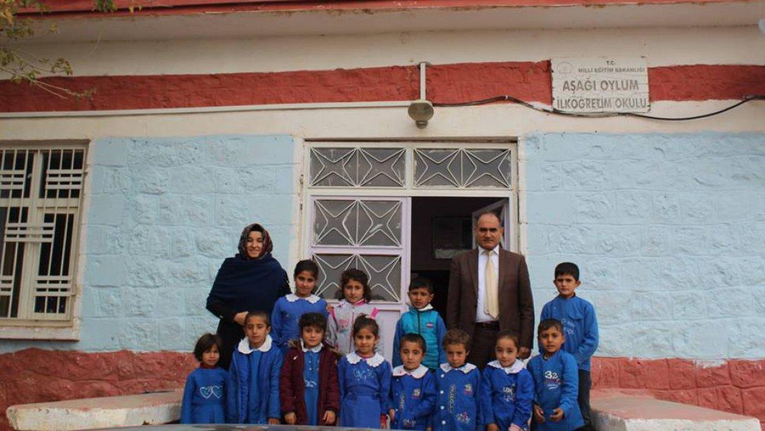 İlçe Milli Eğitim Şube Müdürümüz Habip ALMAS Köy okullarımızı ziyaret ederek; öğretmen ve öğrencilerle bir araya geldi.