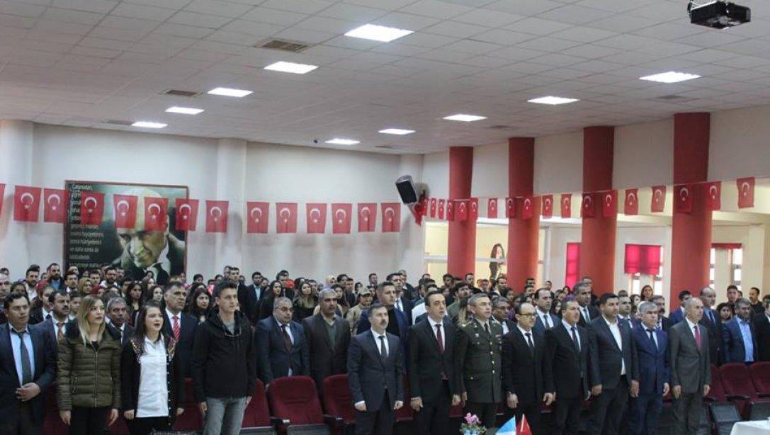 18 Mart Çanakkale Zaferi ve Şehitlerini Anma programı İlçemiz Vali Ziya Çoker Ortaokulu konferans salonunda yapıldı. 