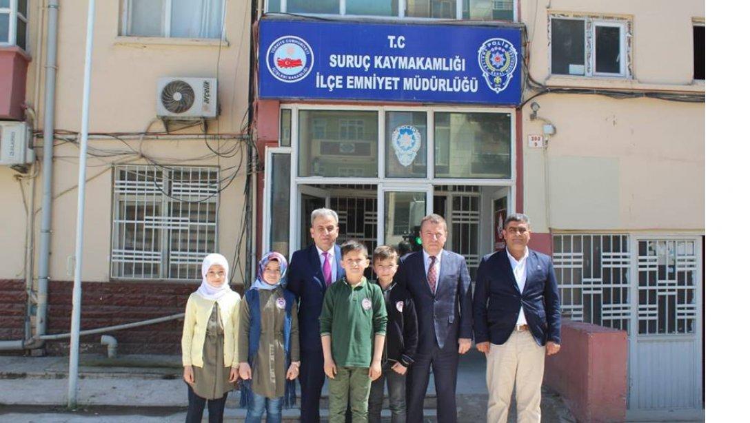 İlçe Milli Eğitim Müdürümüz Sayın Mehmet Han ÖZDEMİR ve öğrencilerimiz, güvenliğimizin ve huzurumuzun teminatını olan polis teşkilatımızın kuruluşunun 174. yıldönümünü İlçe Emniyet Müdürlüğünü ziyaret etti