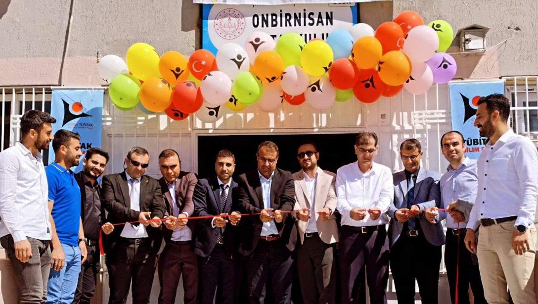 İlçemiz Onbirnisan Ortaokulu 4006 TUBİTAK BİLİM FUARI açılışı İlçe Milli Eğitim Şube Müdürlerimiz ve Okul Müdürlerinin katılımlarıyla yapıldı.