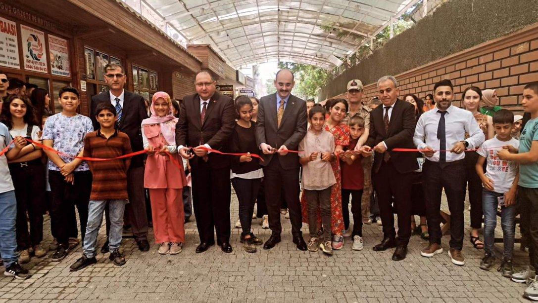 Yönlü İlk/Ortaokulu öğrencileri tarafından hazırlanan Sanat Sergisi yapıldı.